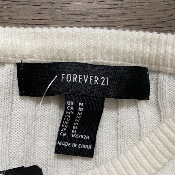 Ribbed Fitted Crop Top - Picture 2 of 3